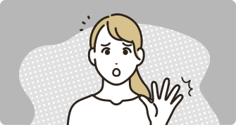 手をあげる女性